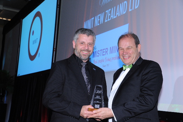 Mr Minit's regional manager Stan van der Ham with Philip Morrison of Franchise Accountants, sponsors of the Retail category. Mr Minit's regional manager Stan van der Ham with Philip Morrison of Franchise Accountants, sponsors of the Retail category.